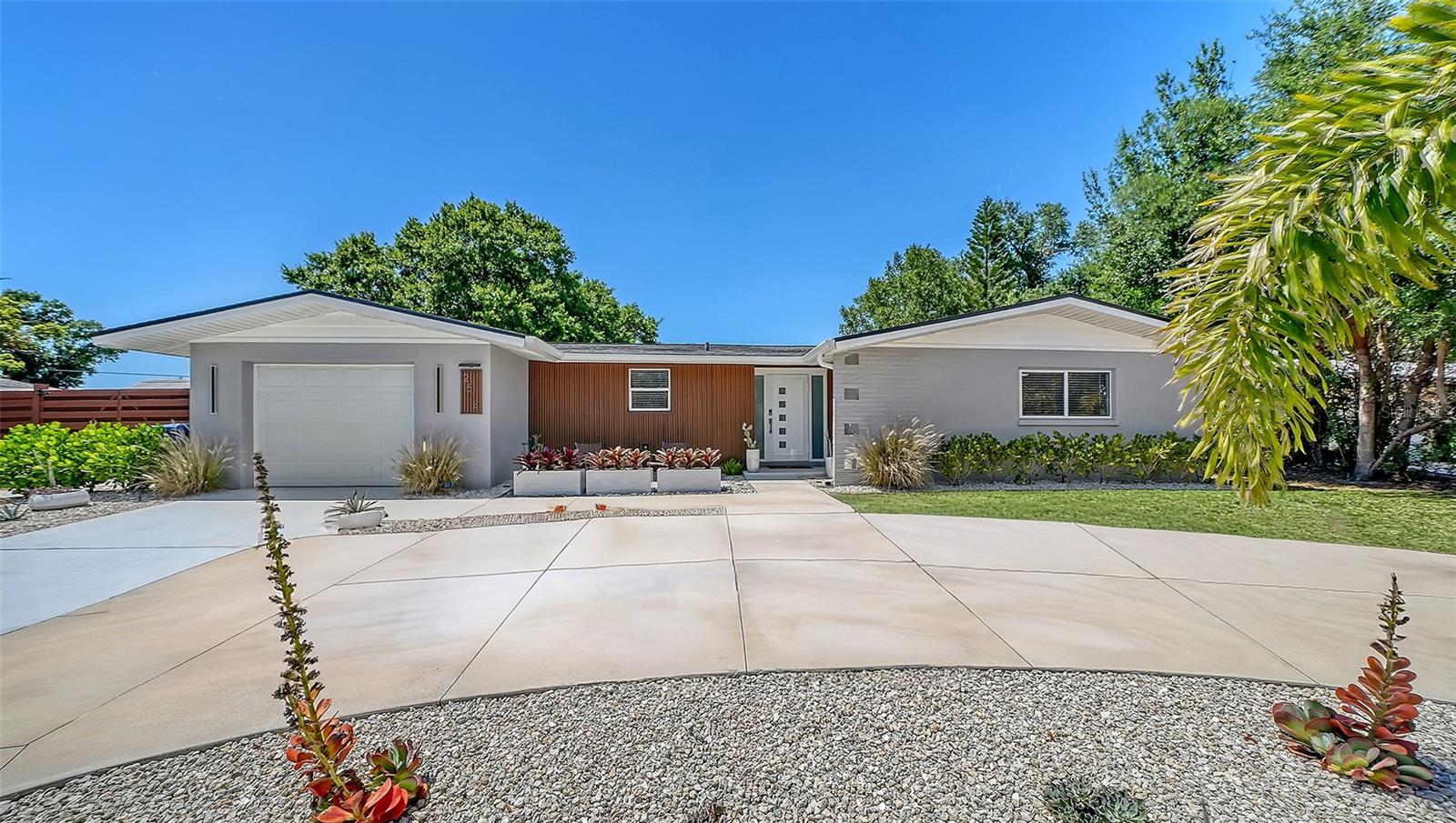 SOUTH GATE MANOR - Residential