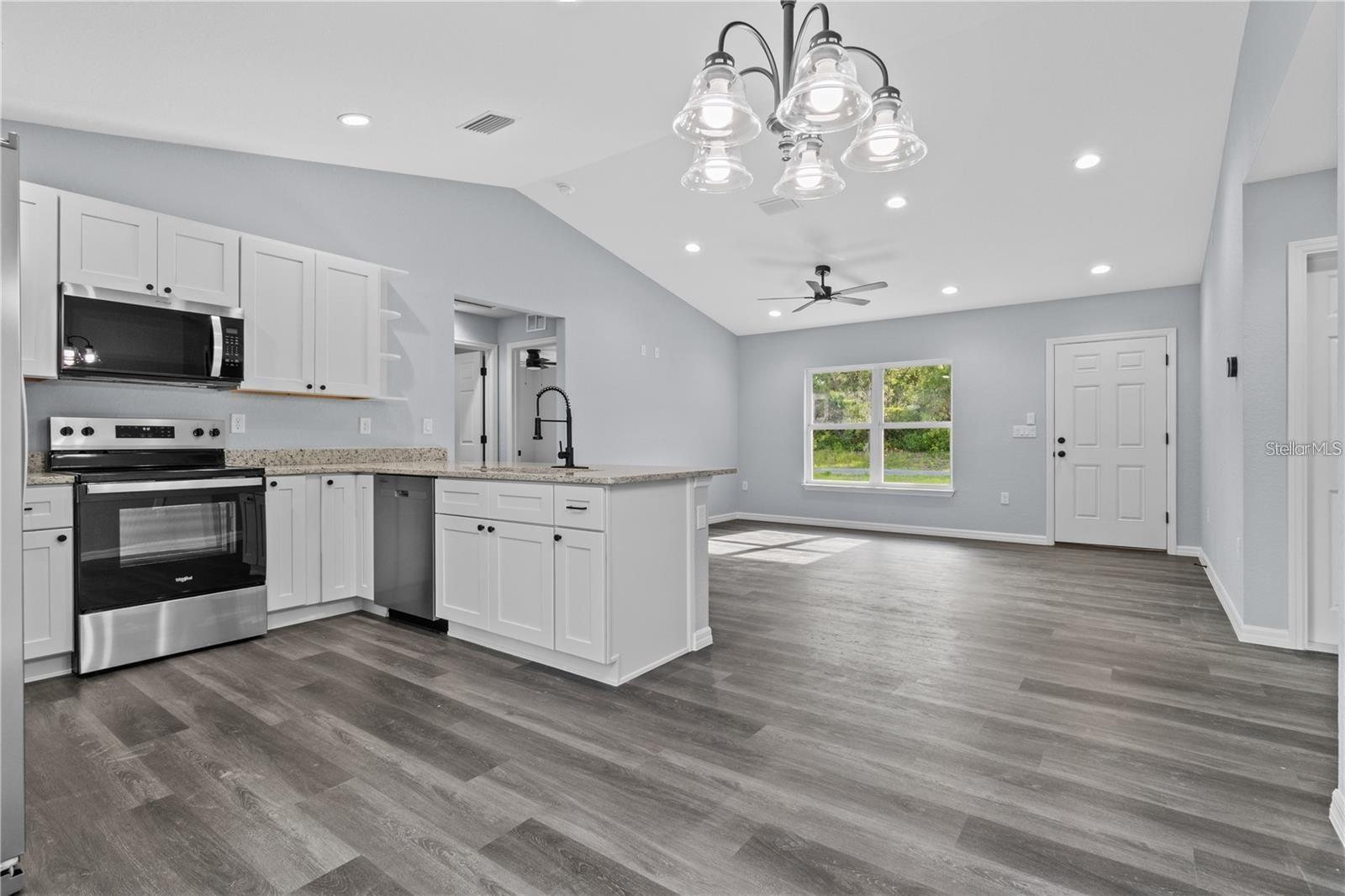 RAINBOW LAKES ESTATE - Residential