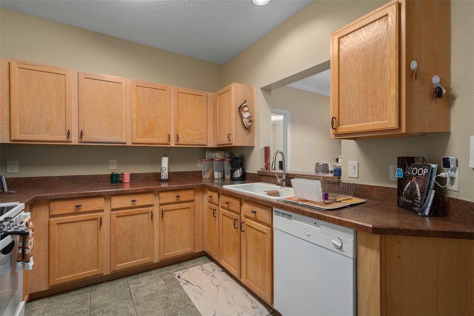 SUMMERGATE CONDO PH 01 5923/0662 - Residential