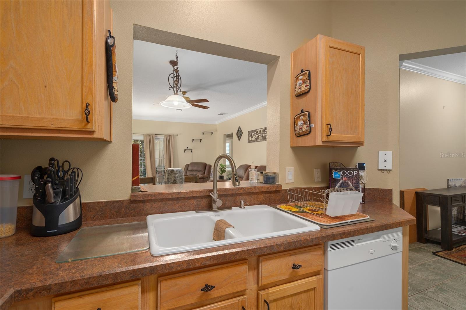 SUMMERGATE CONDO PH 01 5923/0662 - Residential