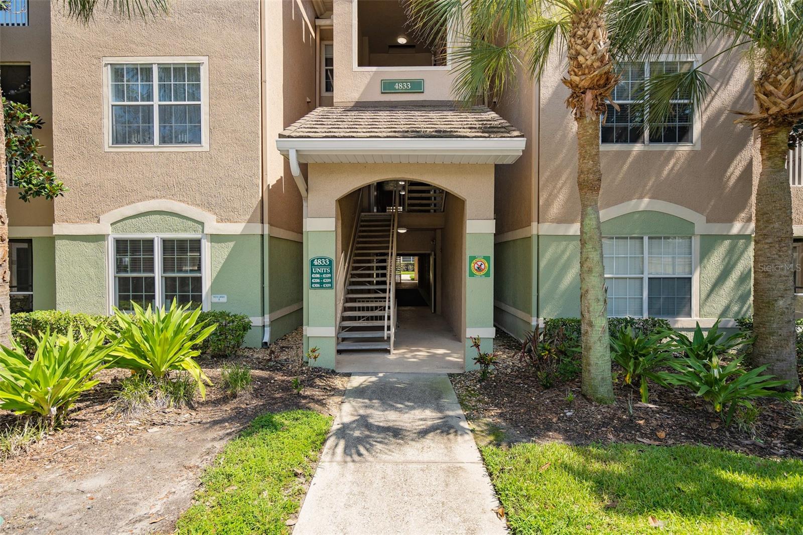 SUMMERGATE CONDO PH 01 5923/0662 - Residential