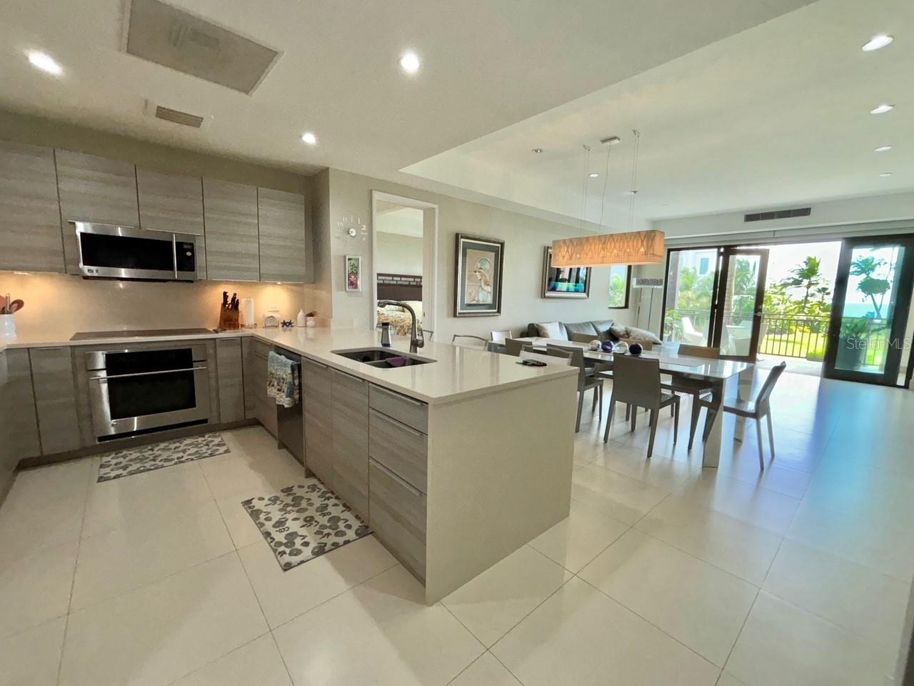 LAS VENTANAS II CONDOMINIUM - Residential