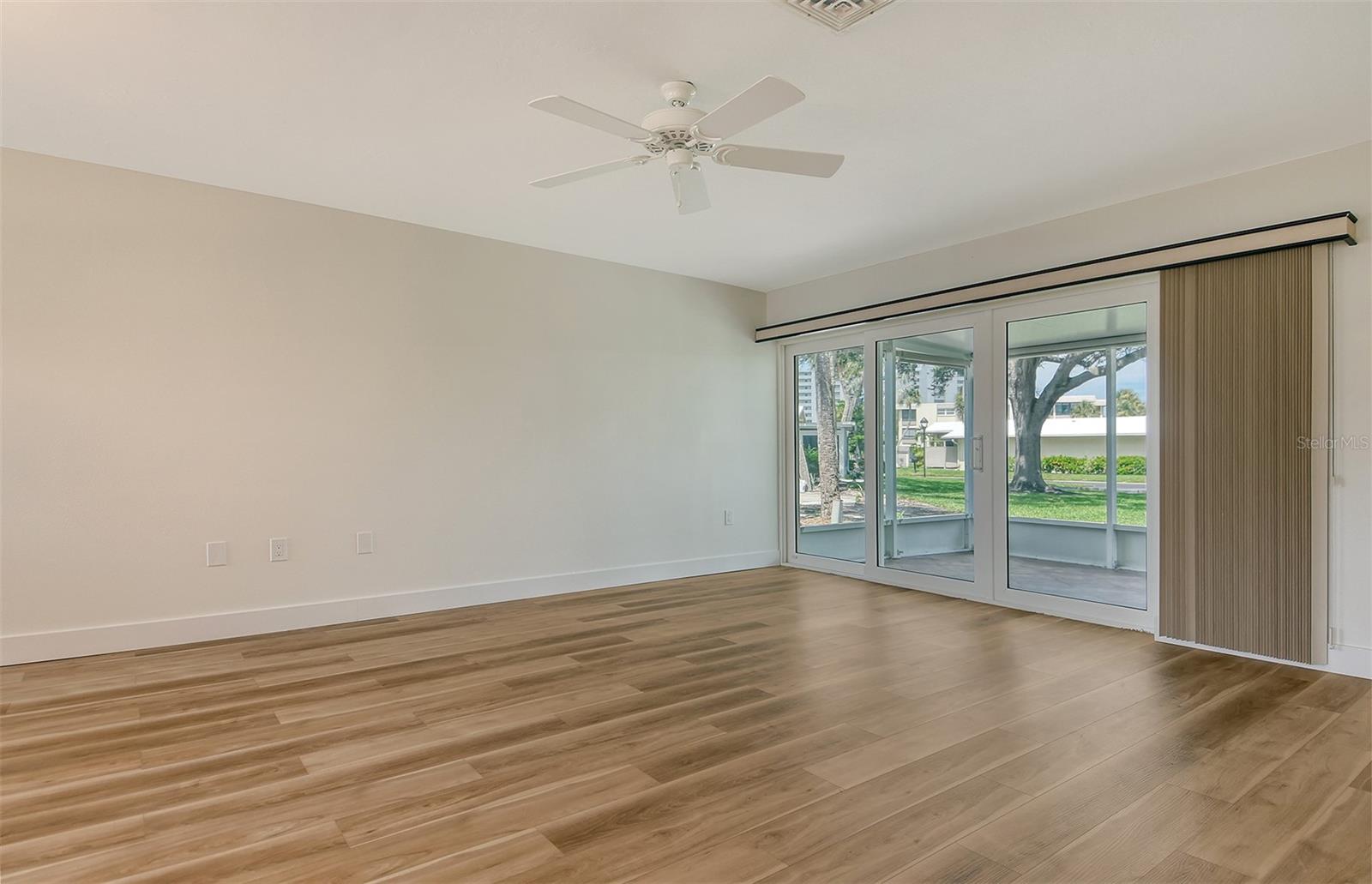 WHISPERING SANDS - Residential