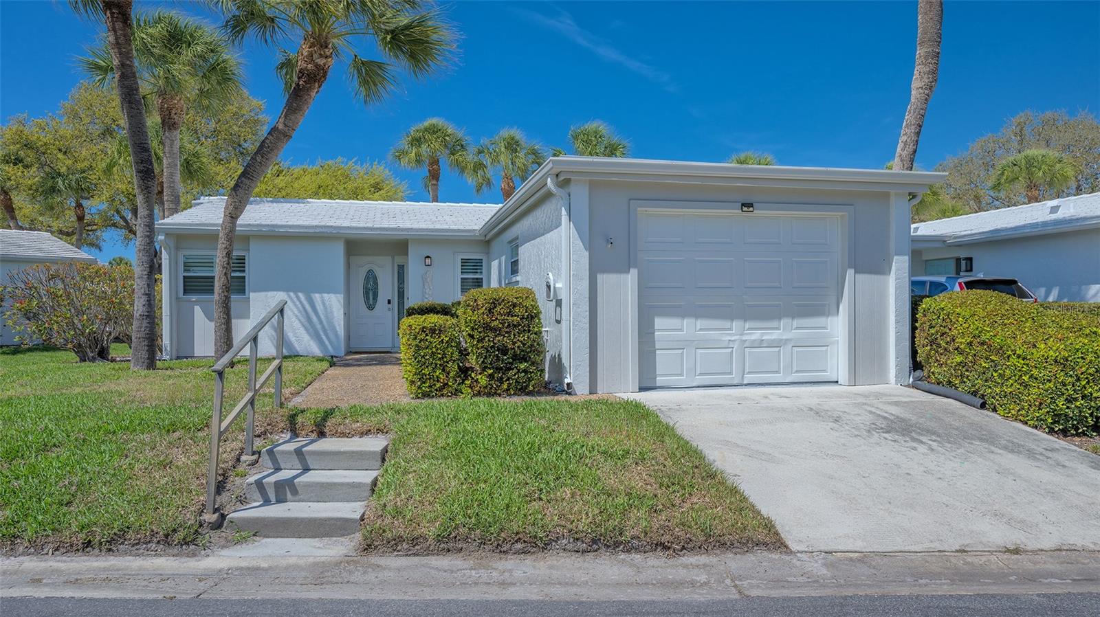 WHISPERING SANDS - Residential