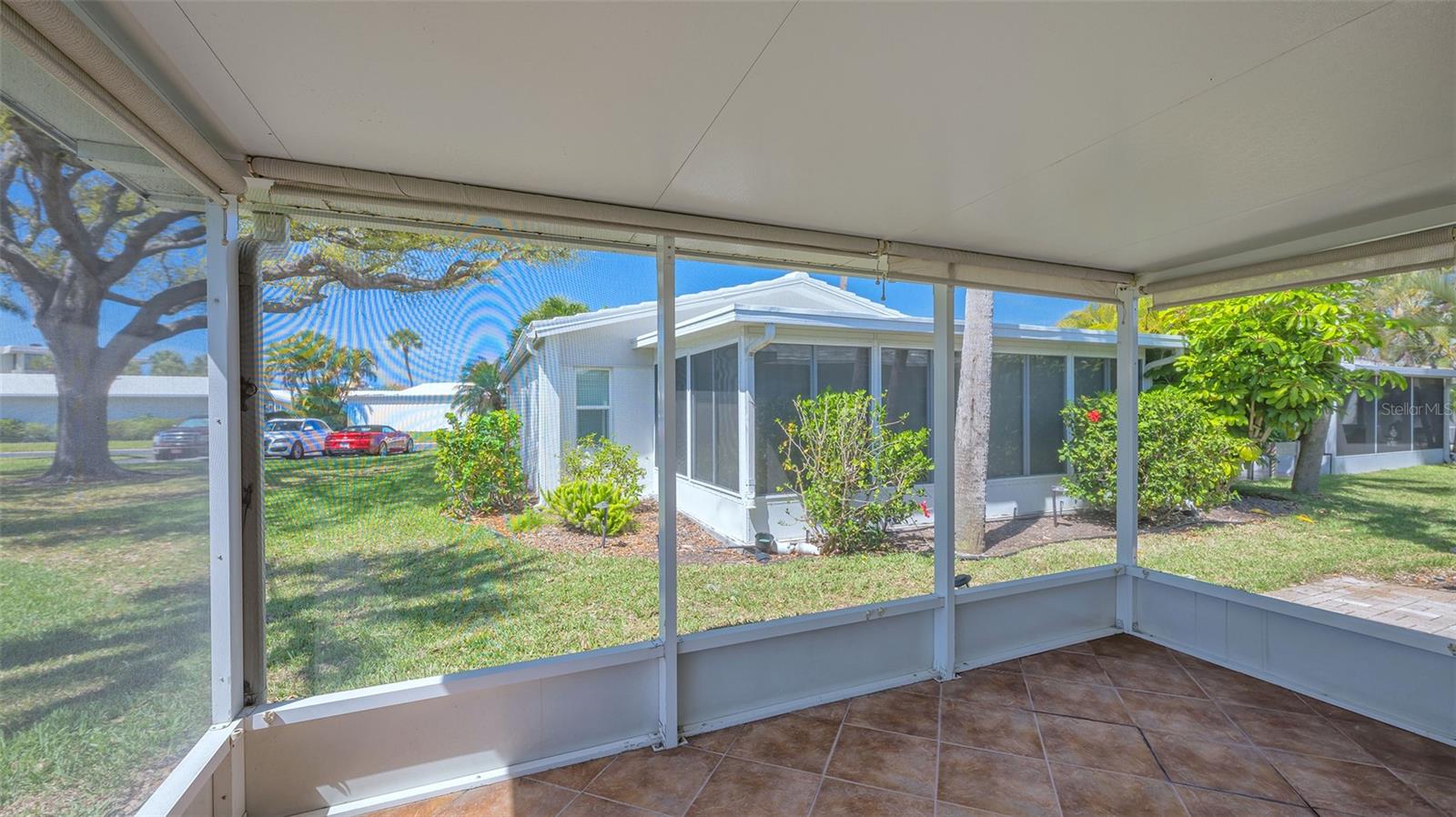 WHISPERING SANDS - Residential