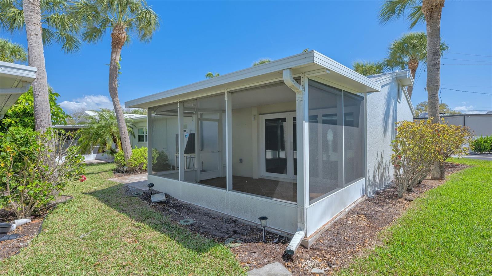 WHISPERING SANDS - Residential