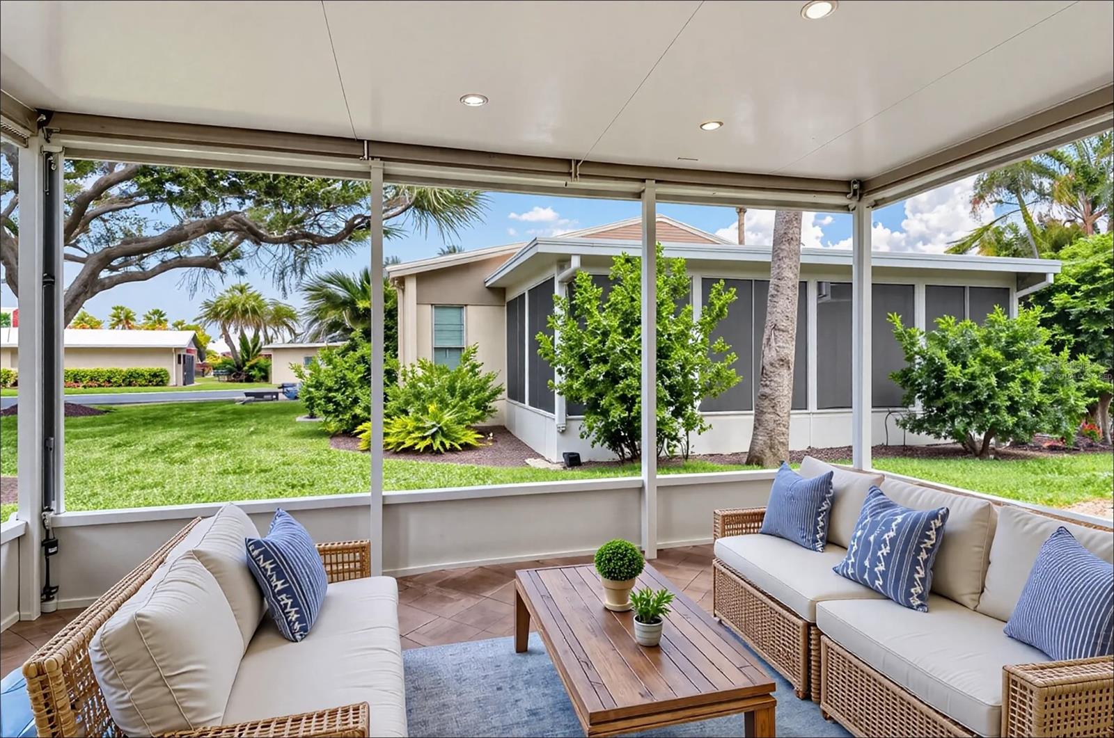 WHISPERING SANDS - Residential