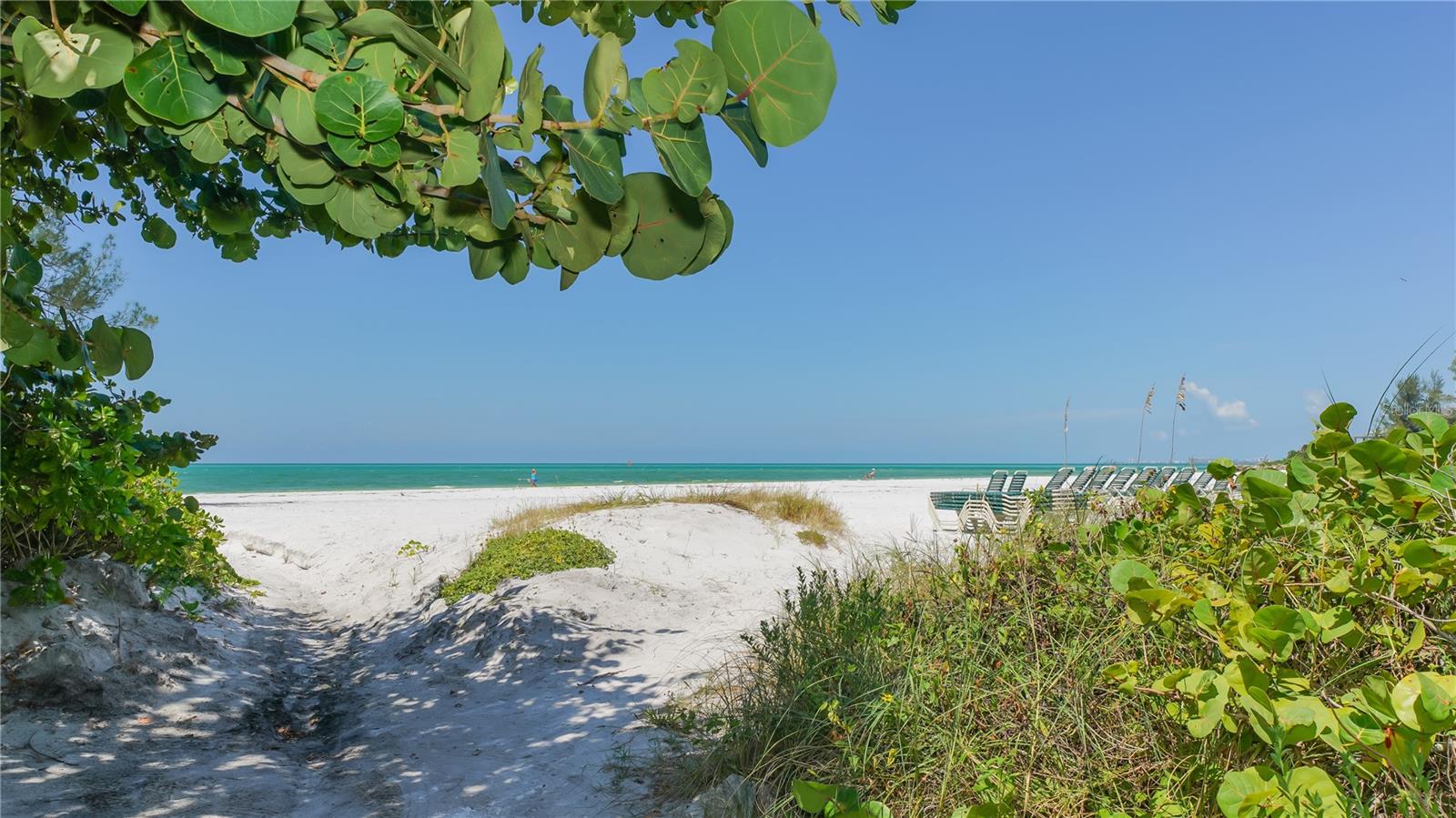 WHISPERING SANDS - Residential