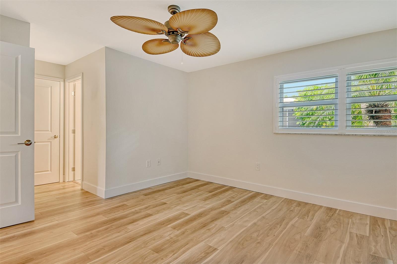 WHISPERING SANDS - Residential