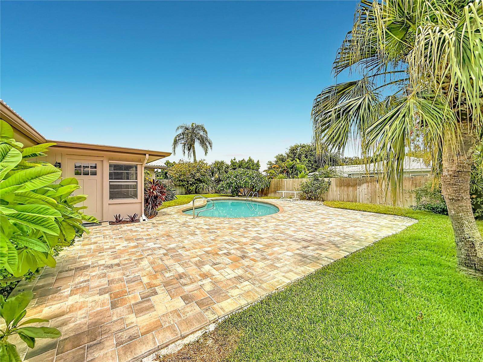 VENETIAN GARDENS - Residential