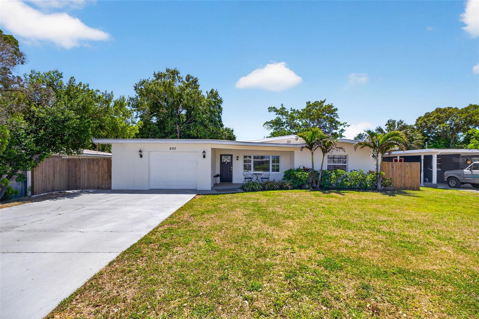 LAKE BELLEAIR - Residential