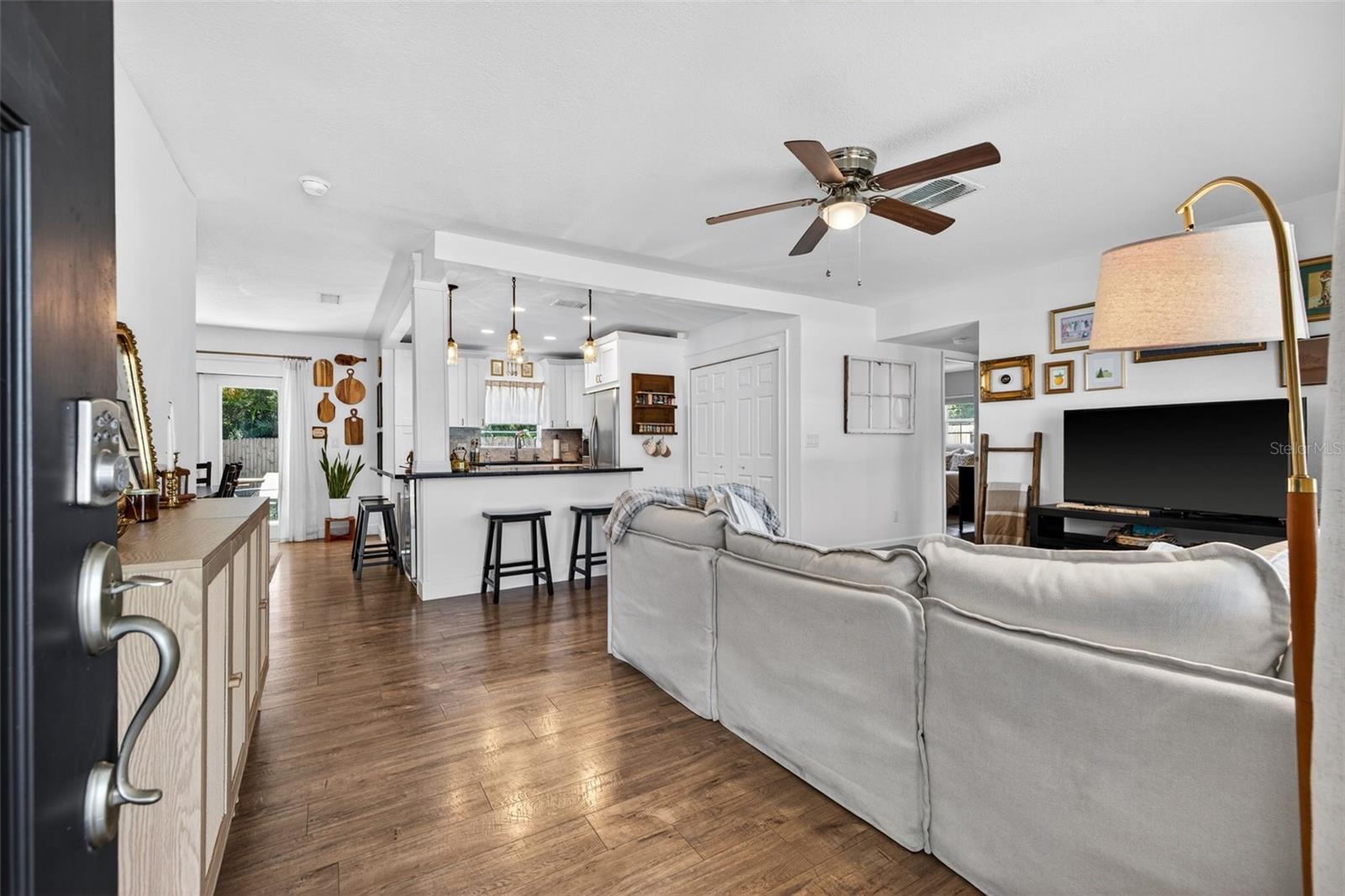 LAKE BELLEAIR - Residential