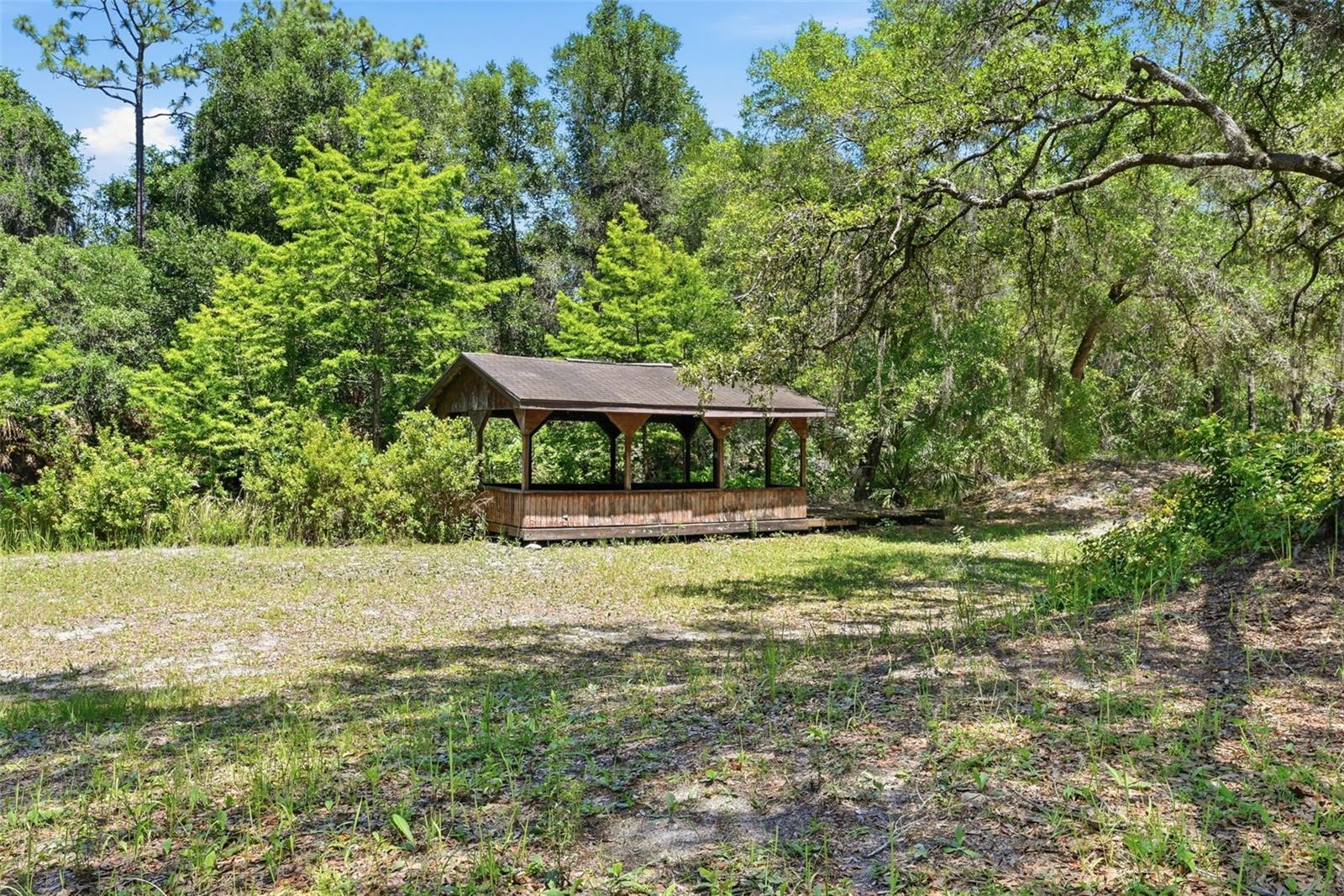 BROOKWOOD ACRES UNREC - Residential