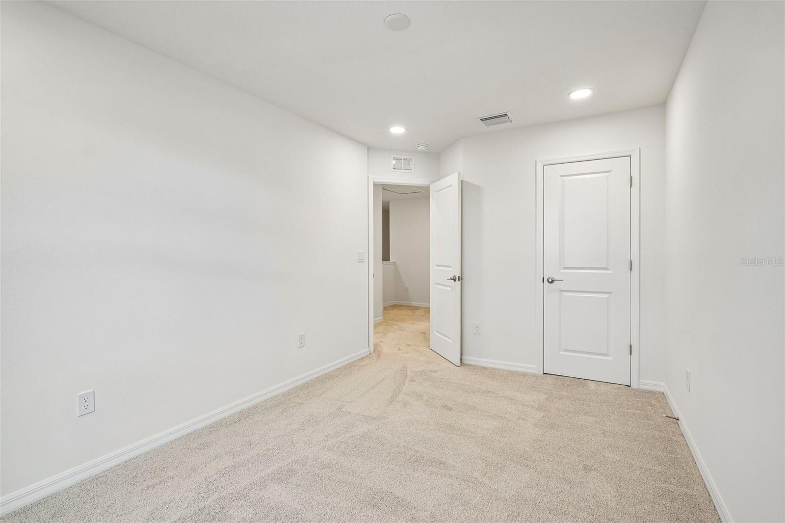 TWIN OAKS - Residential