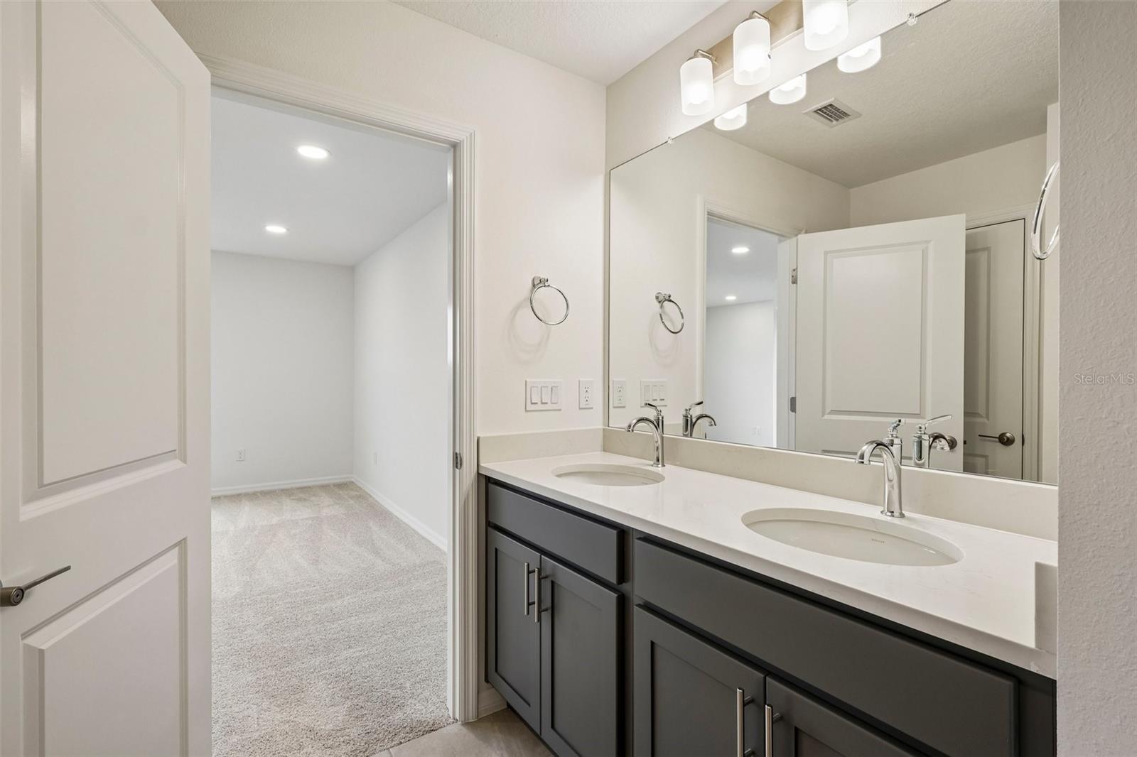 TWIN OAKS - Residential