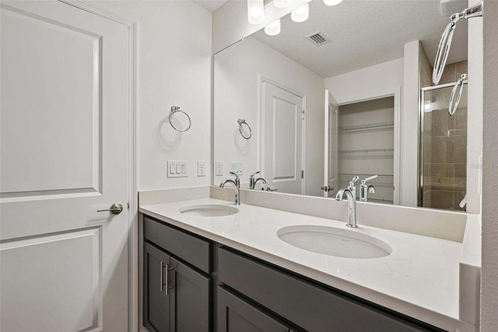TWIN OAKS - Residential