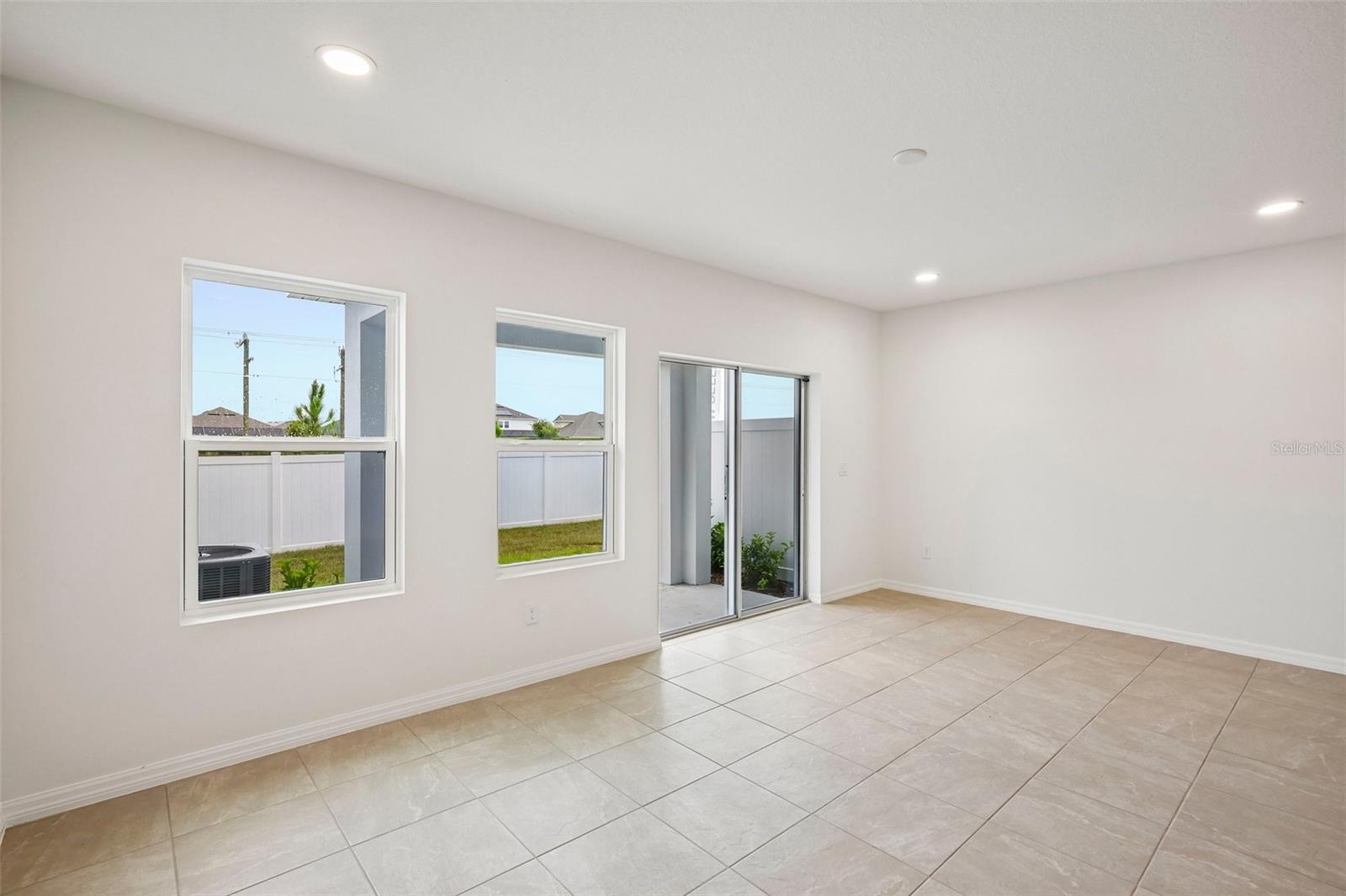TWIN OAKS - Residential
