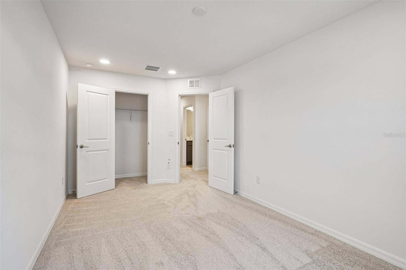 TWIN OAKS - Residential