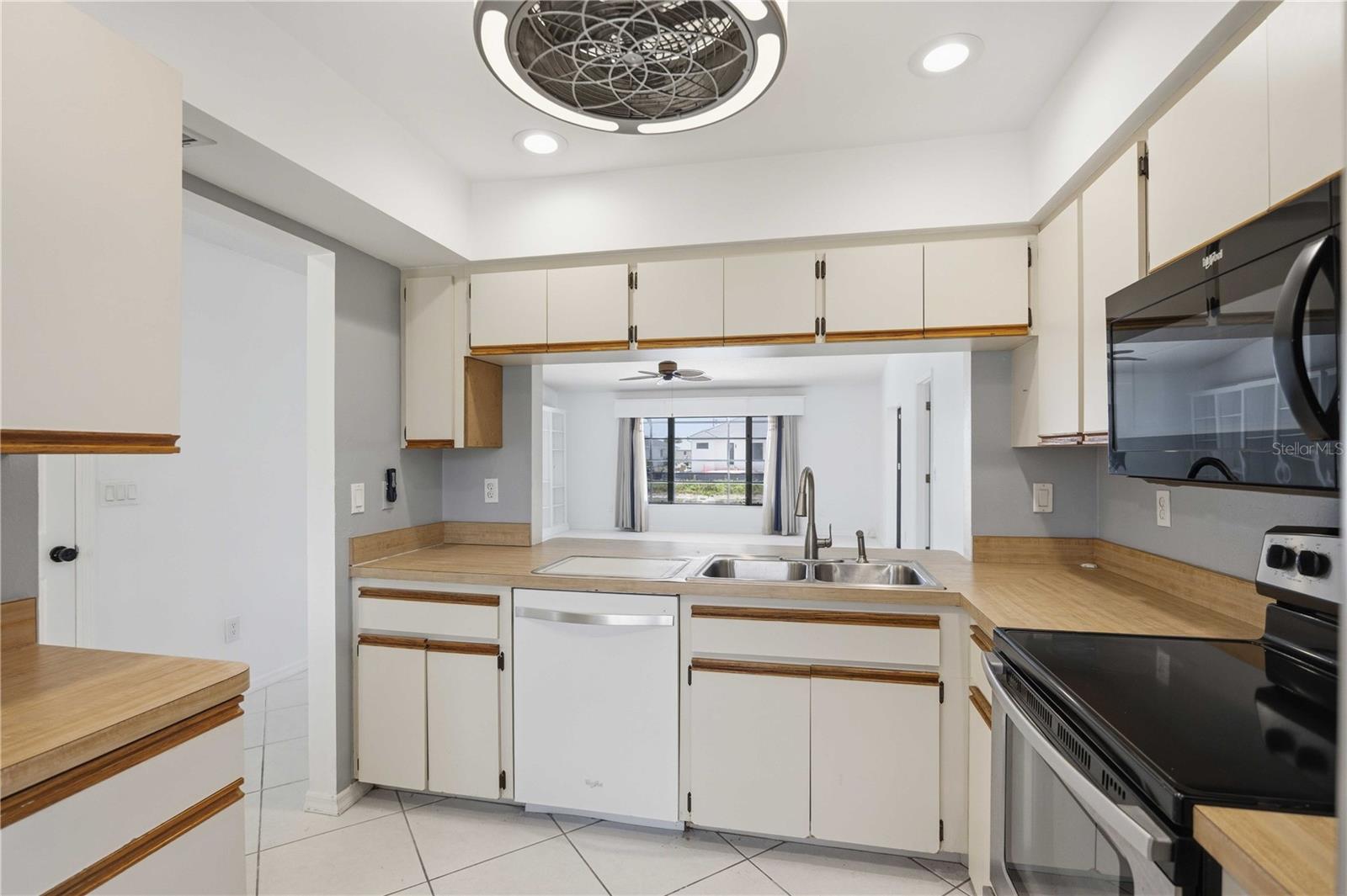 ROTONDA WEST PEBBLE BEACH - Residential