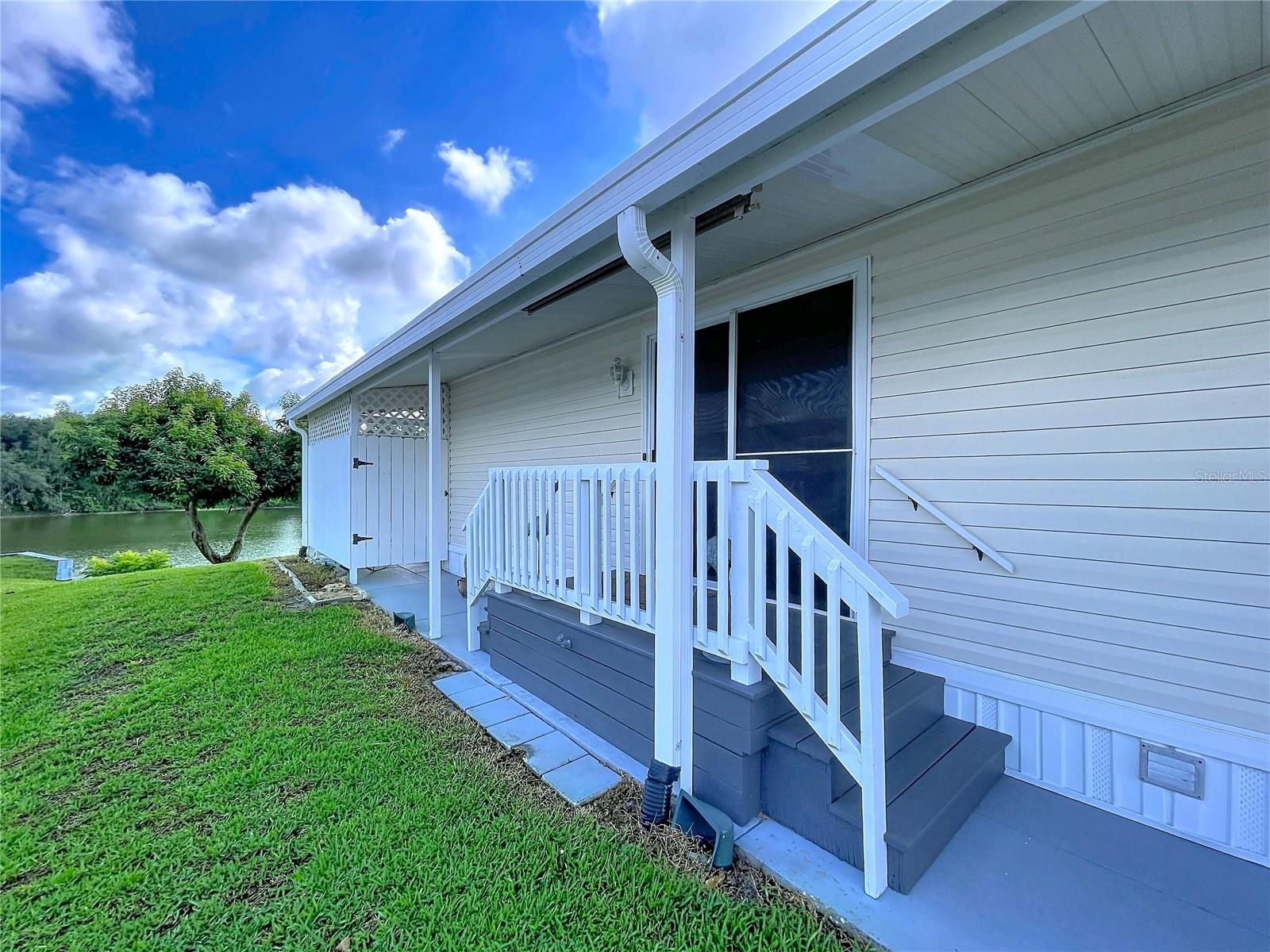 FLORAL LAKES - Residential