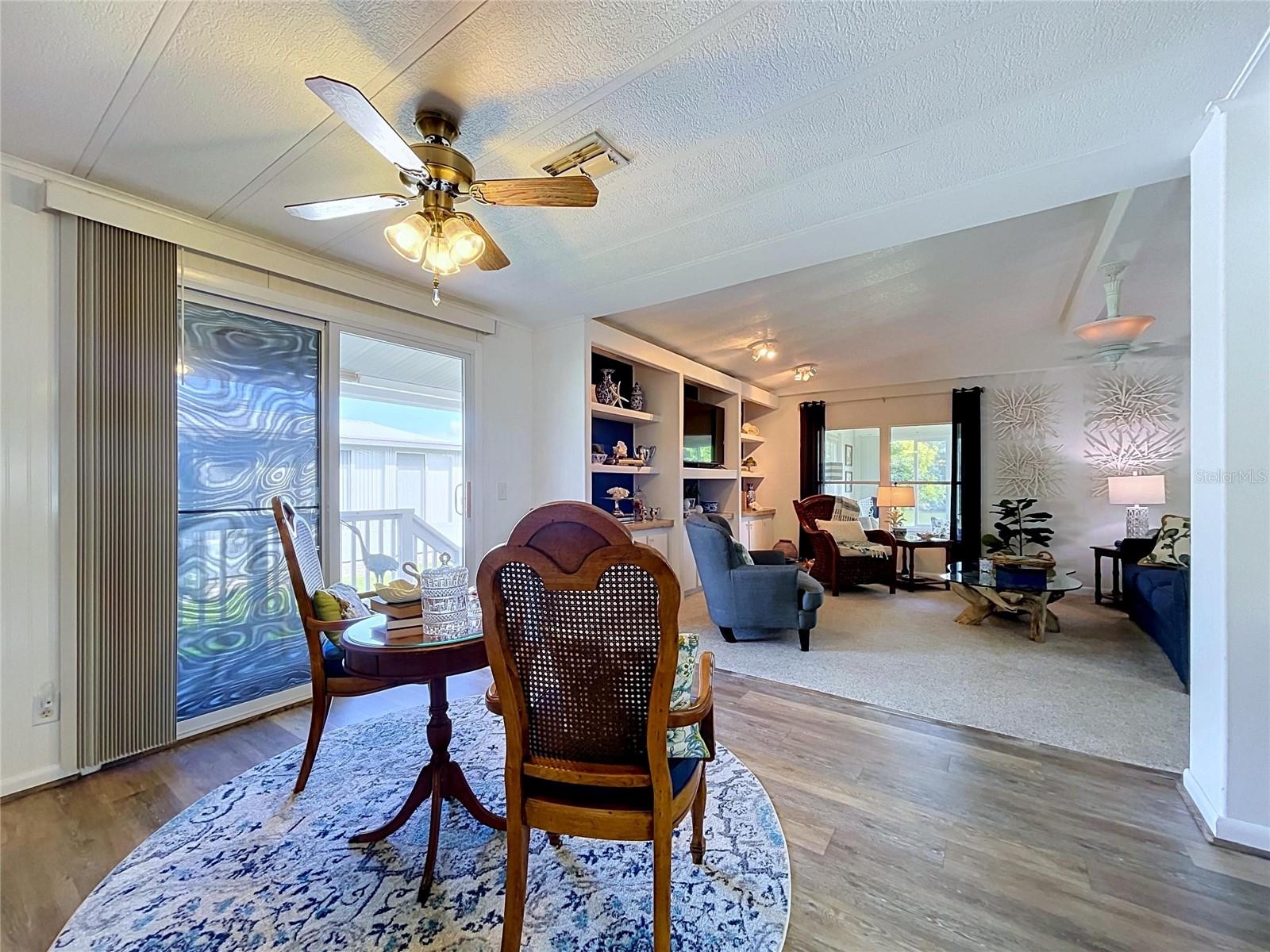 FLORAL LAKES - Residential