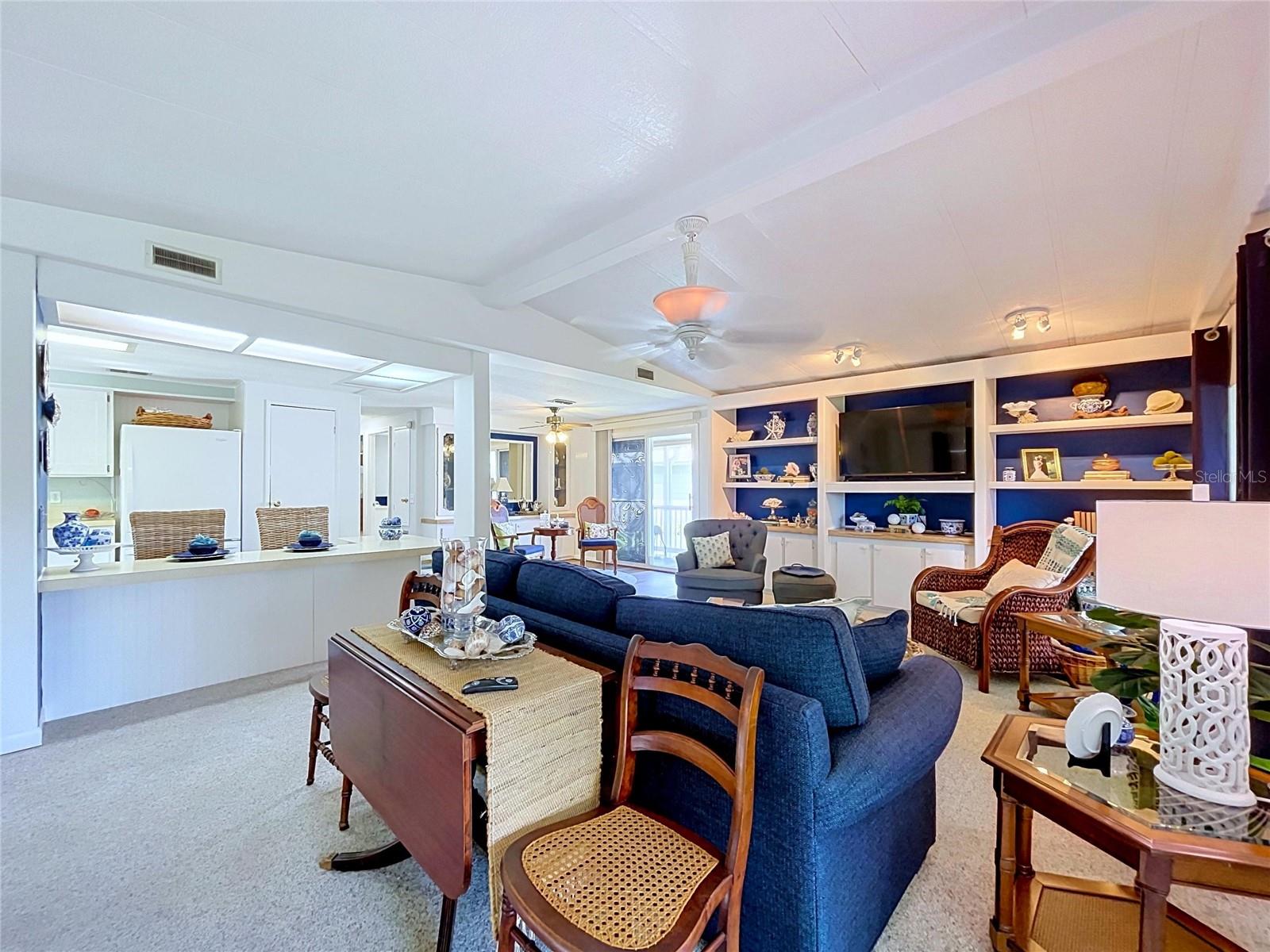 FLORAL LAKES - Residential