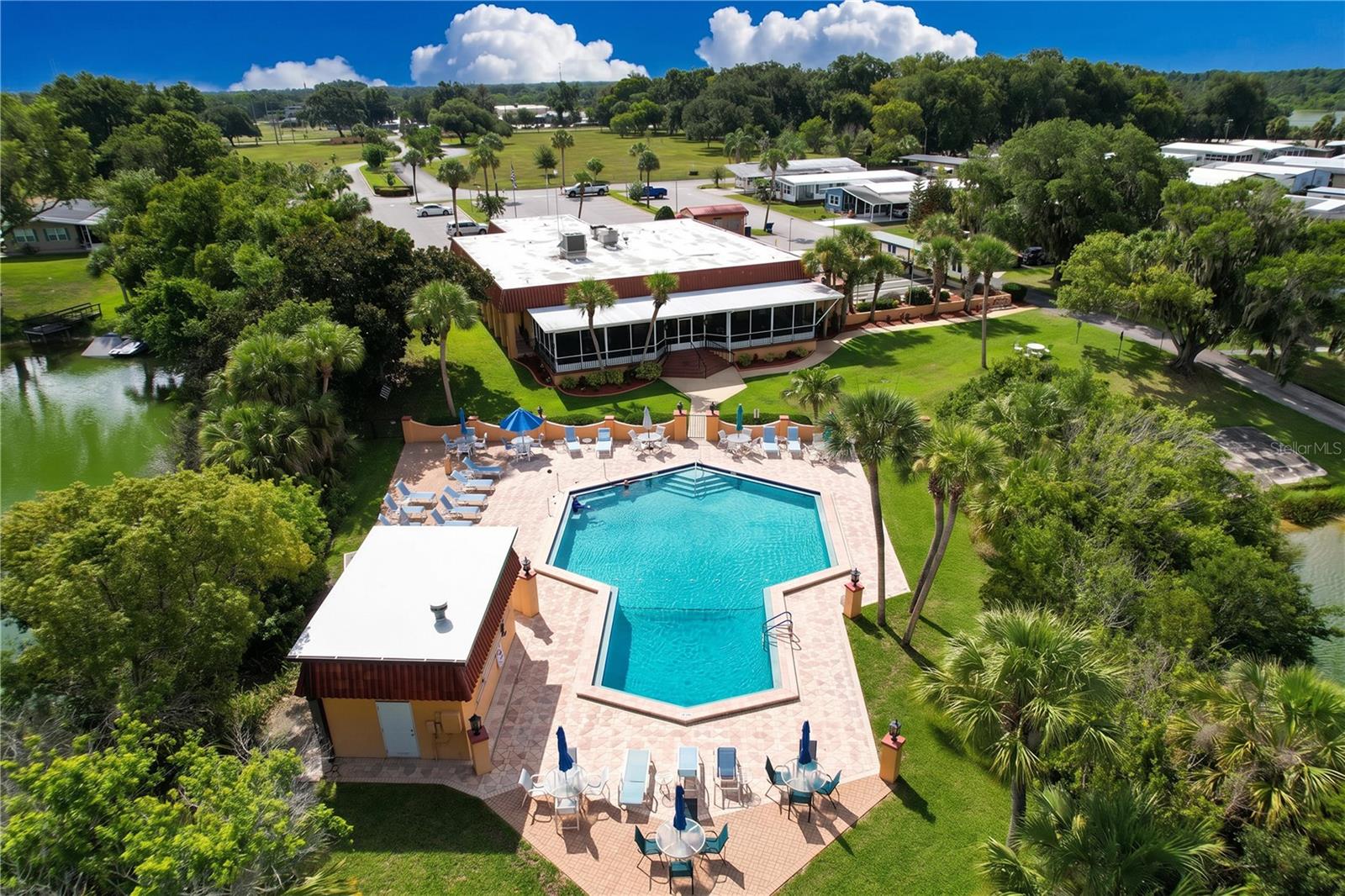 FLORAL LAKES - Residential