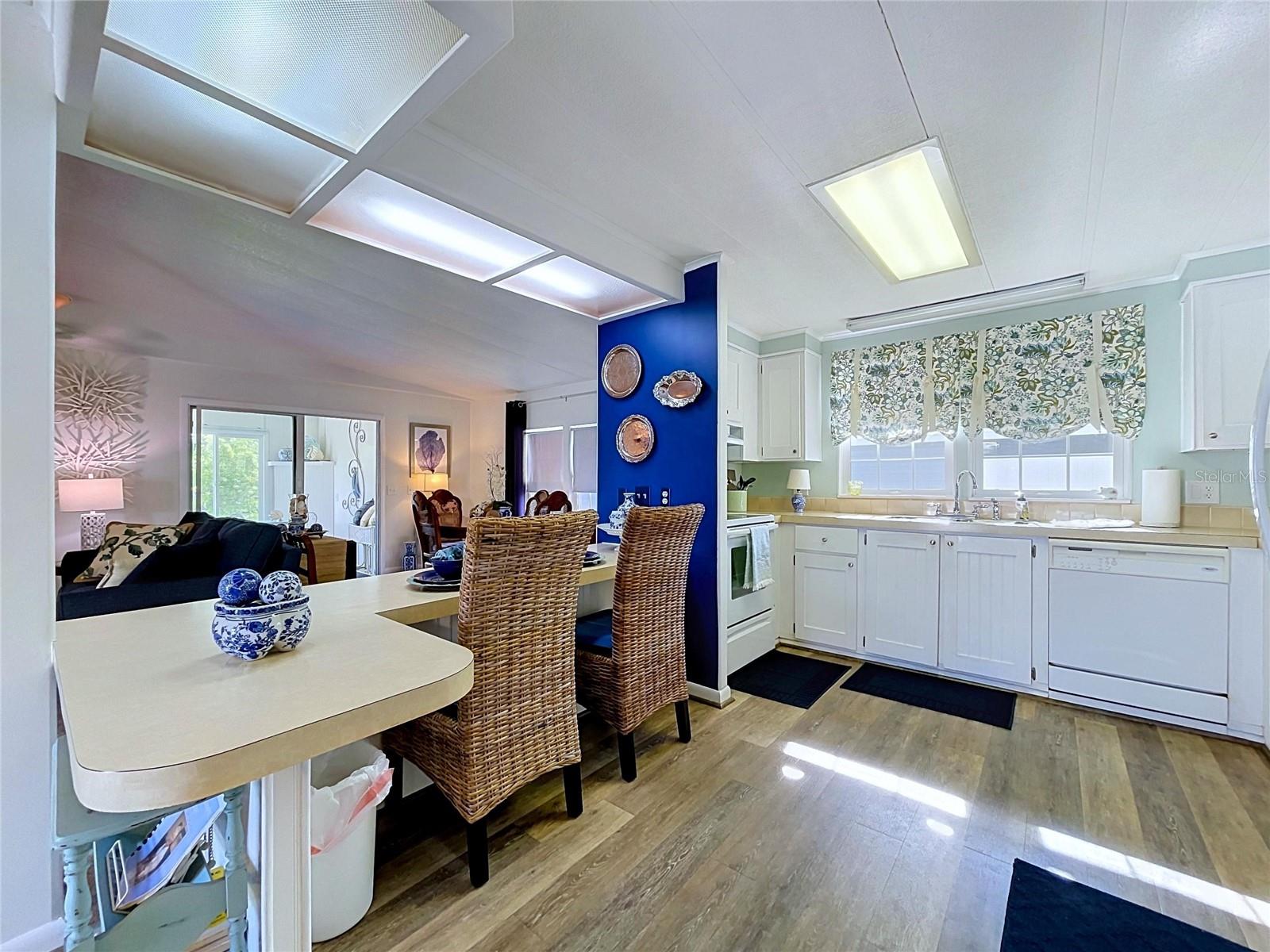 FLORAL LAKES - Residential