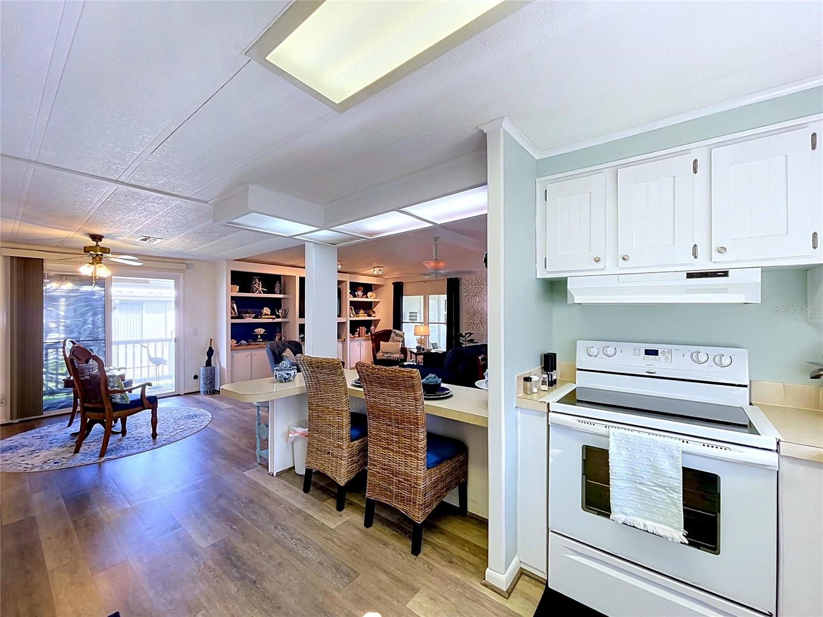FLORAL LAKES - Residential
