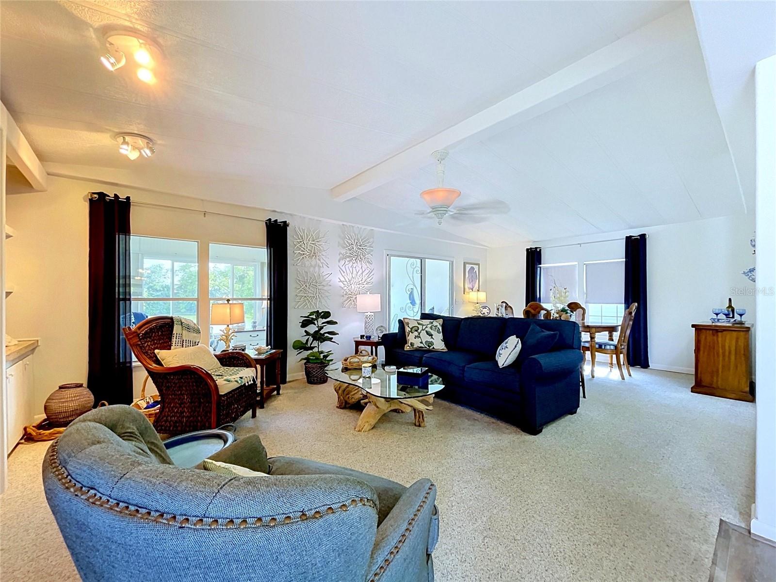 FLORAL LAKES - Residential