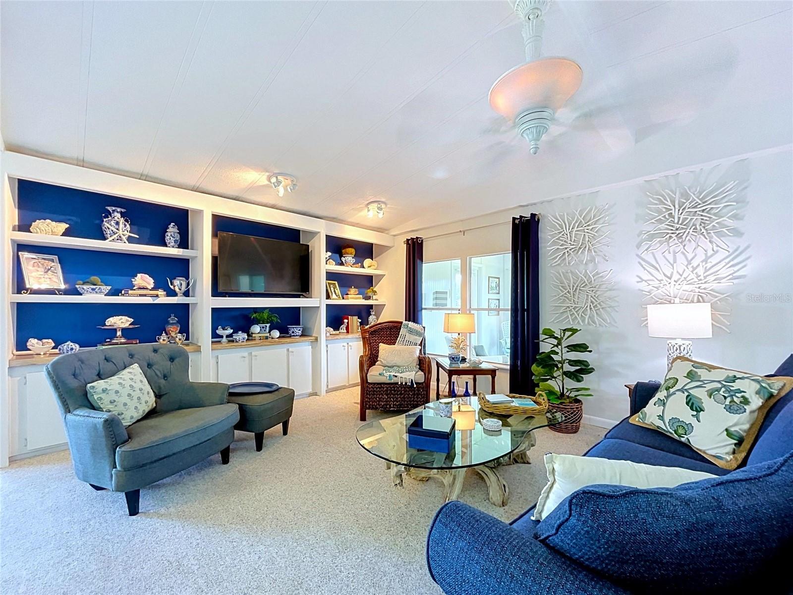 FLORAL LAKES - Residential