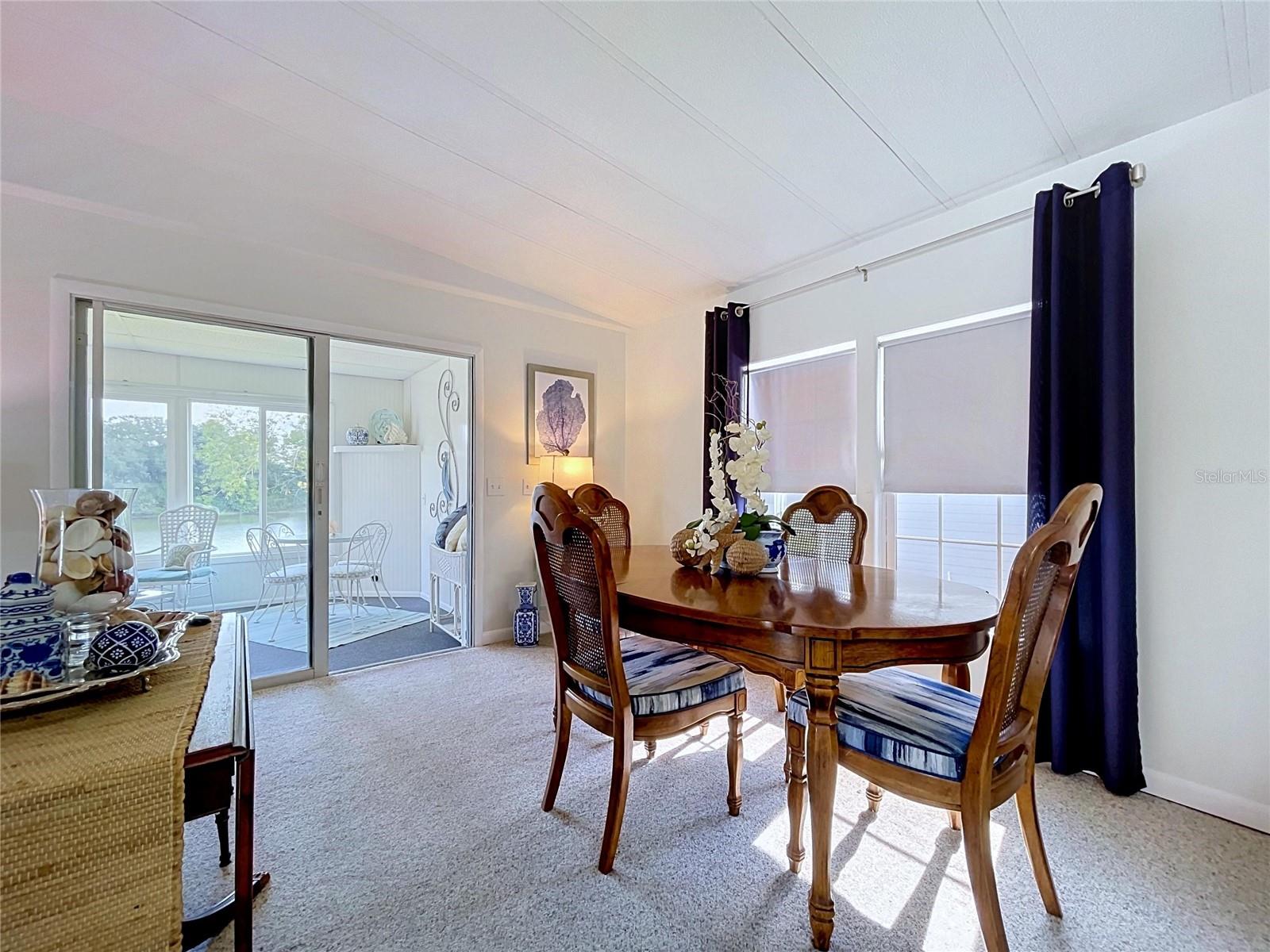 FLORAL LAKES - Residential