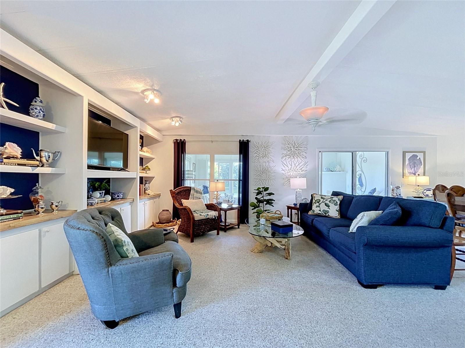 FLORAL LAKES - Residential