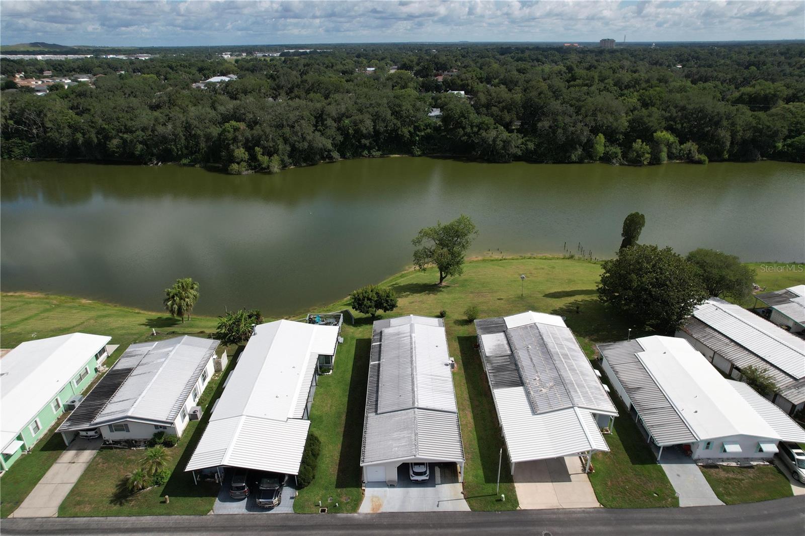 FLORAL LAKES - Residential