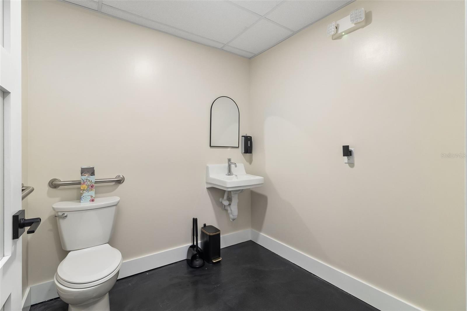 PUNTA GORDA PLAZA - Commercial Sale
