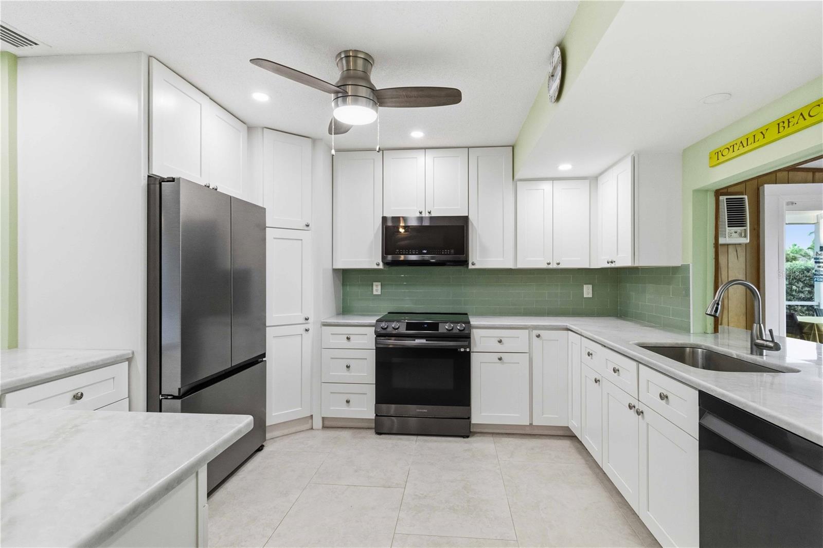 TROPICAL HARBOR SEC 2 - Residential