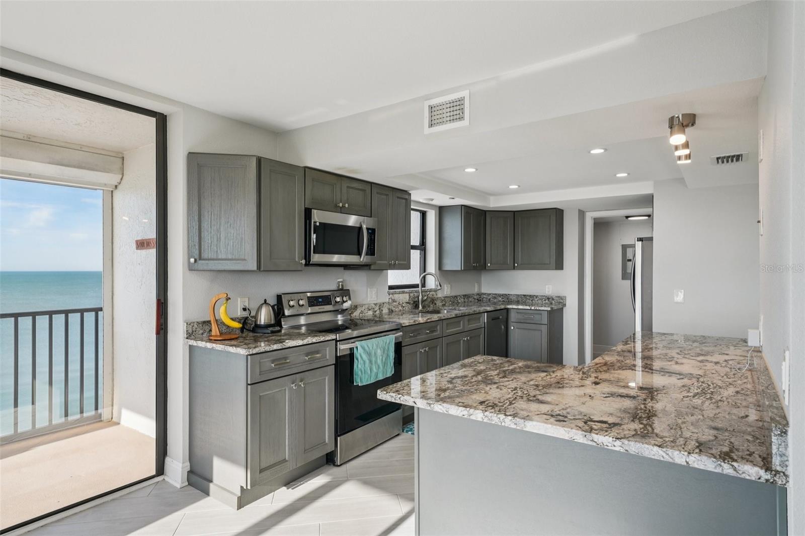 MADEIRA TOWERS CONDO - Residential