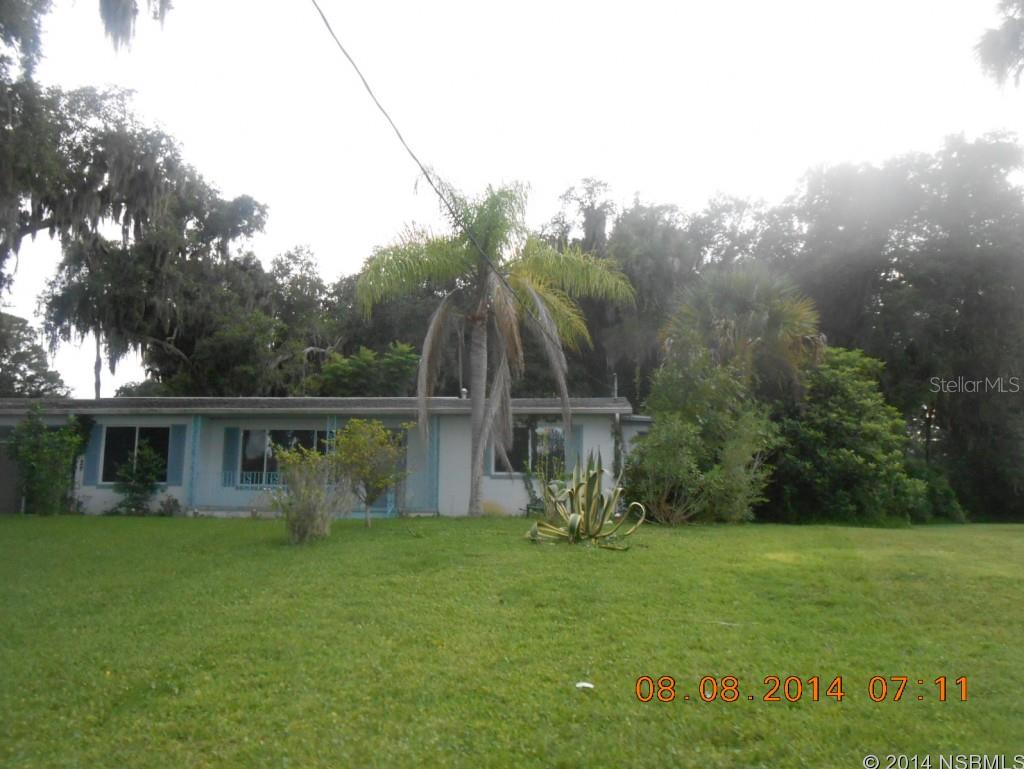 Lots of living space in this house. Beautiful backyard to relax or play shuffleboard.  That Old South feeling on Riverside Drive.One room cottage in back of property with kitchen and half bathInformation entered into MLS is deemed to be accurate but not guaranteed ;Water: City