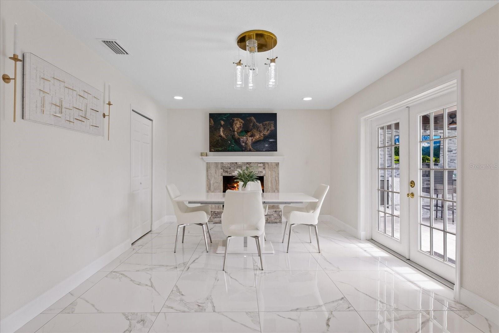 PINECREST VILLA - Residential