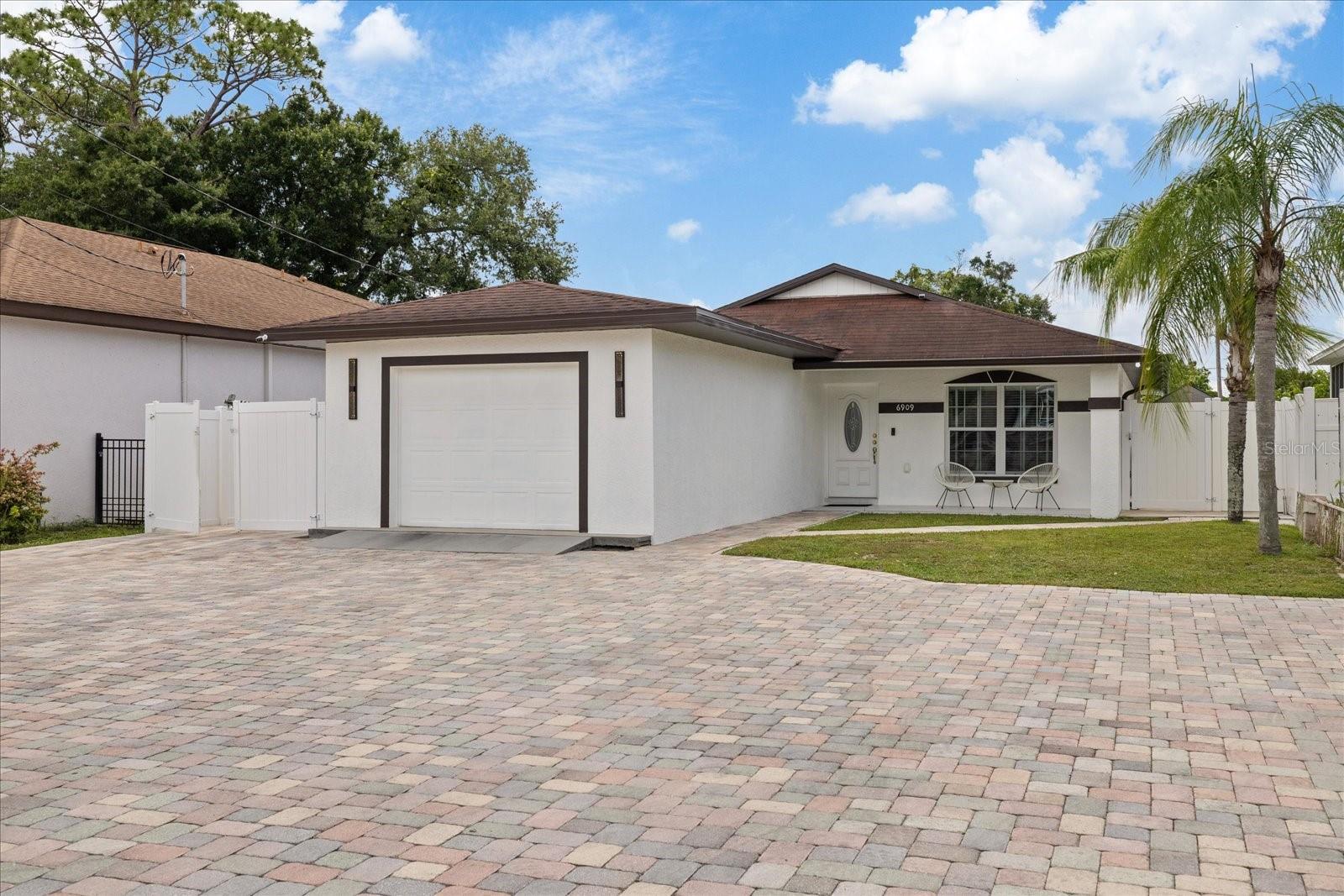 PINECREST VILLA - Residential