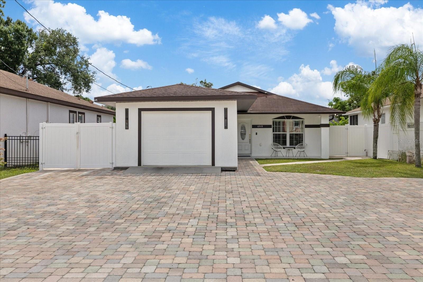 PINECREST VILLA - Residential