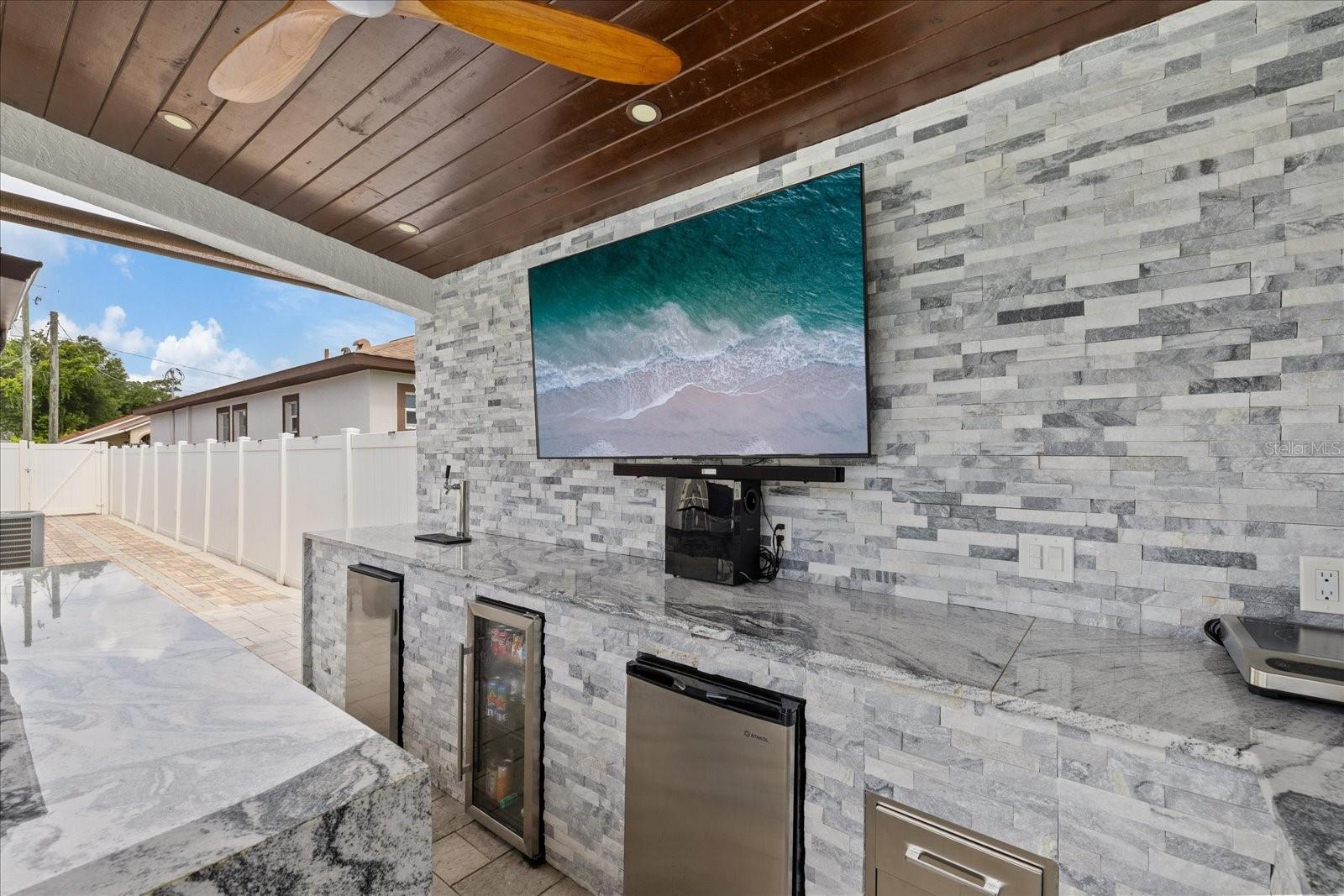 PINECREST VILLA - Residential