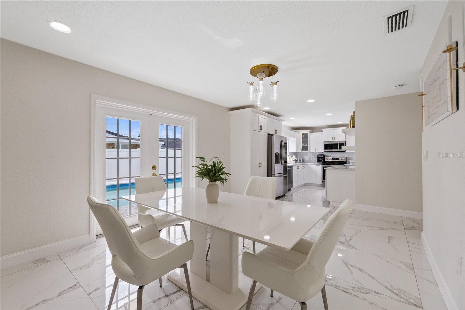 PINECREST VILLA - Residential