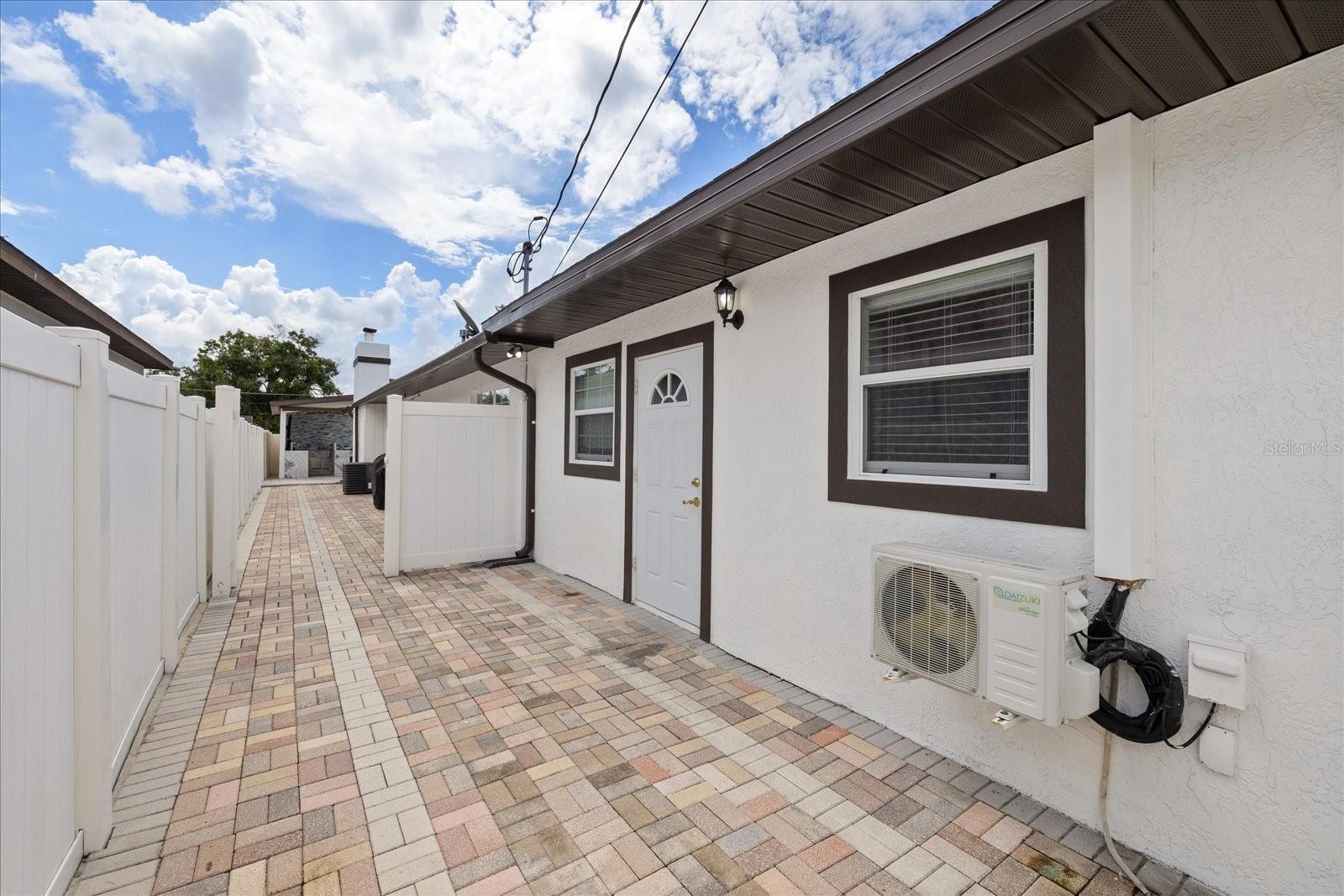 PINECREST VILLA - Residential