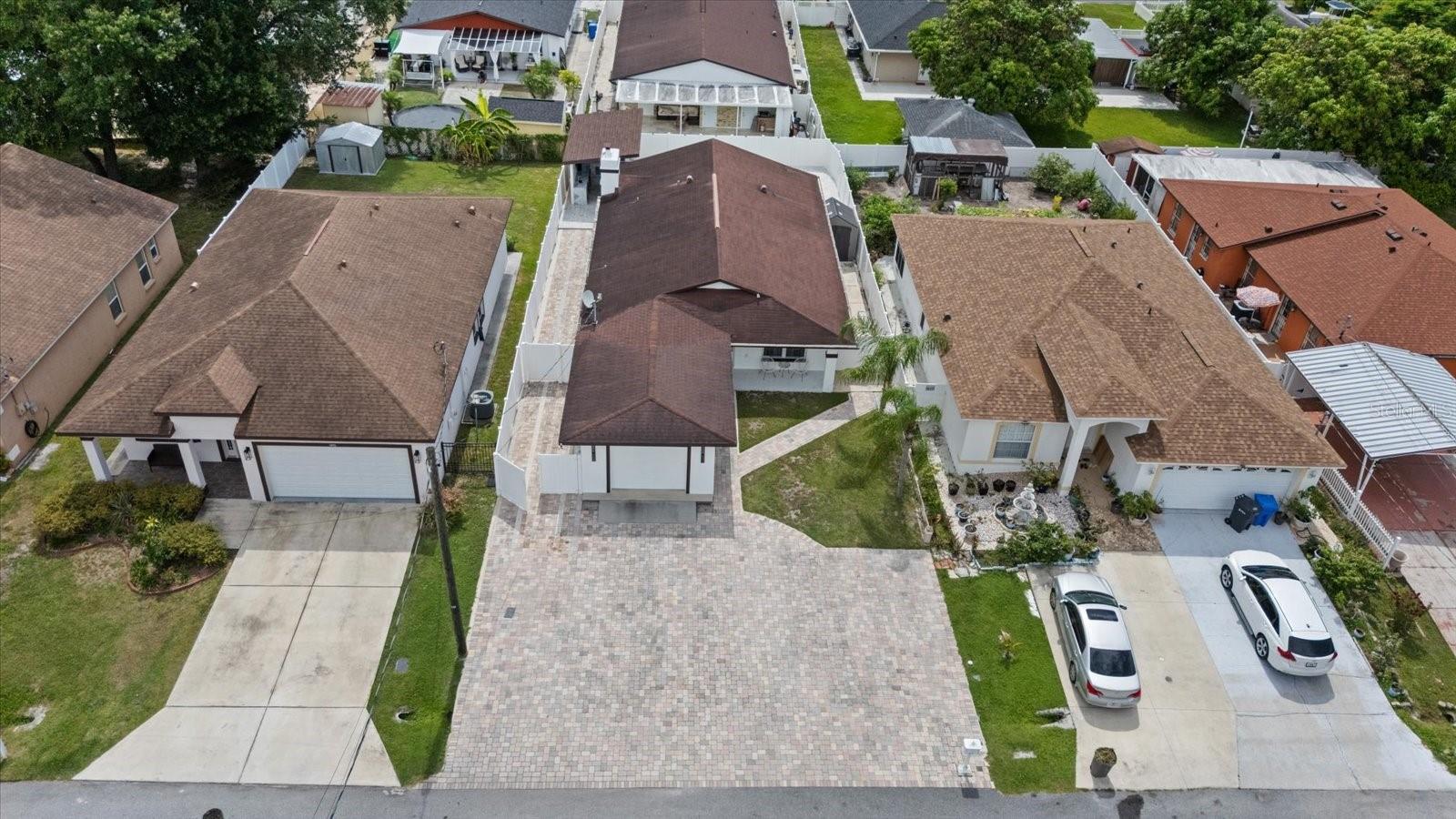 PINECREST VILLA - Residential
