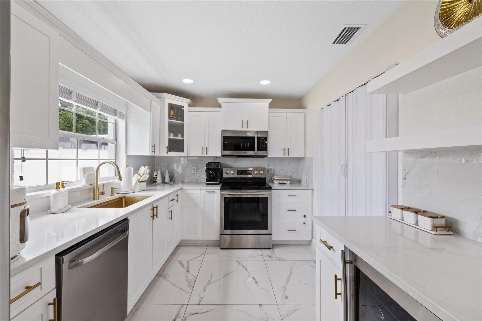 PINECREST VILLA - Residential