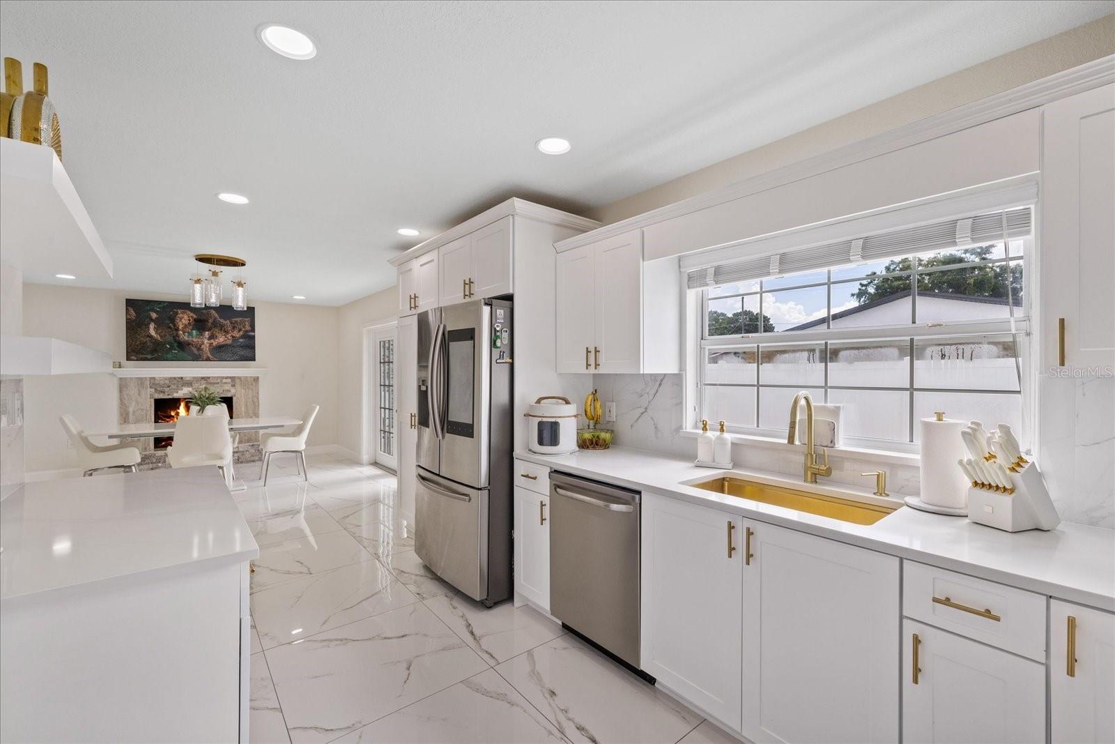 PINECREST VILLA - Residential