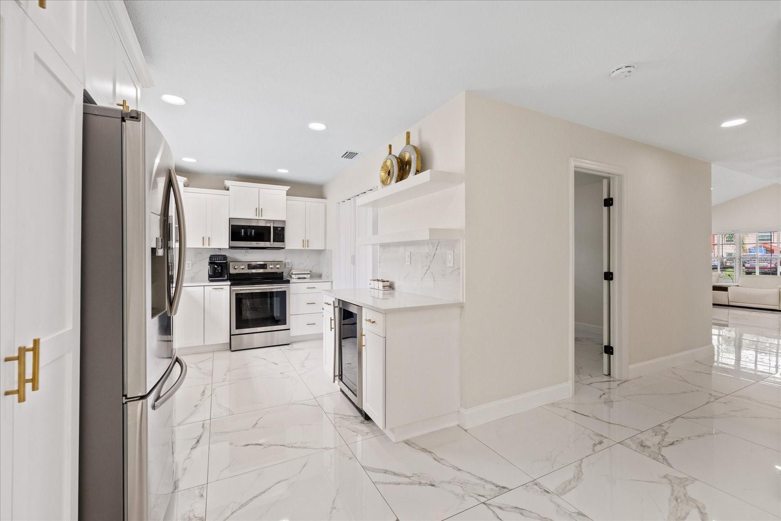 PINECREST VILLA - Residential
