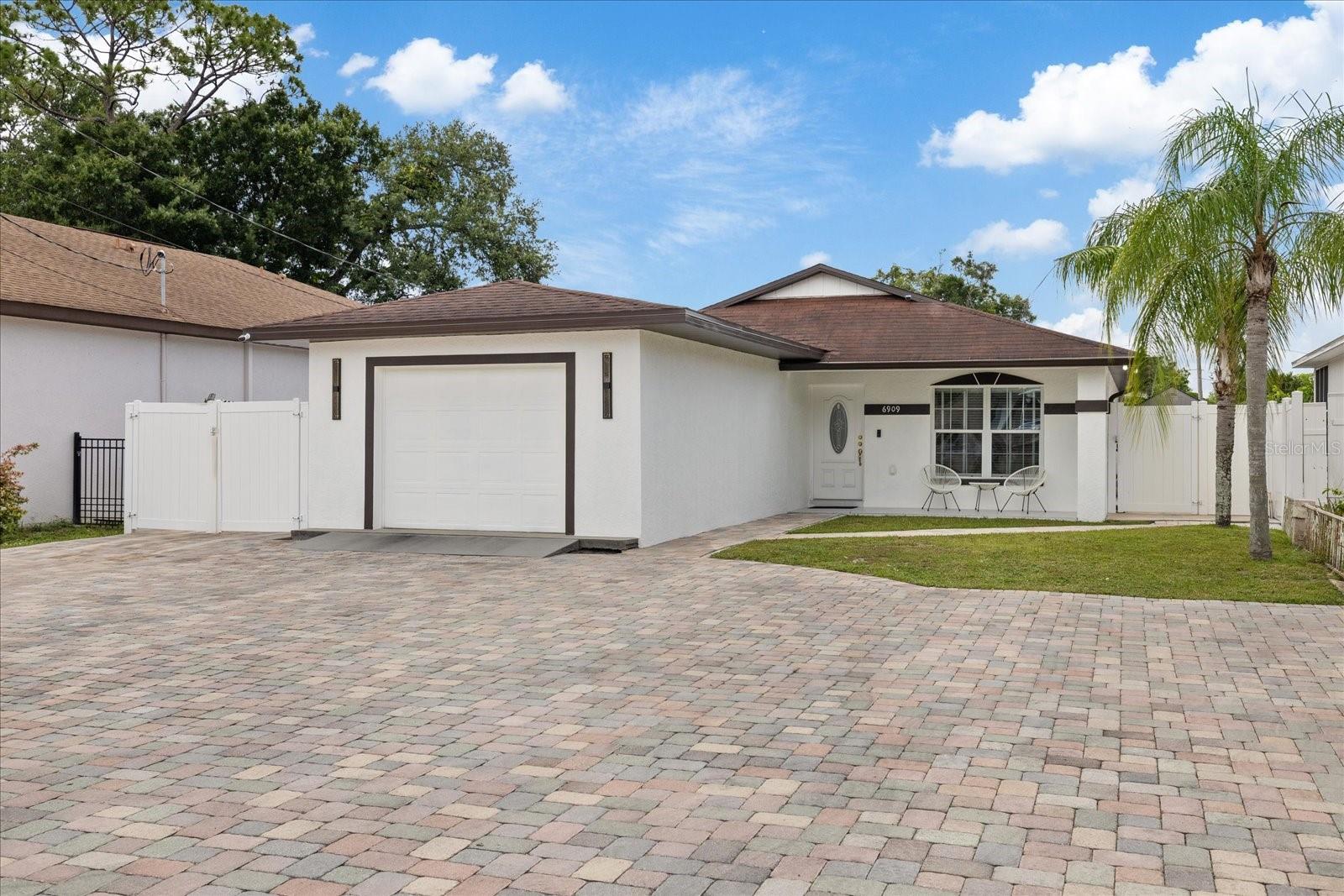 PINECREST VILLA - Residential