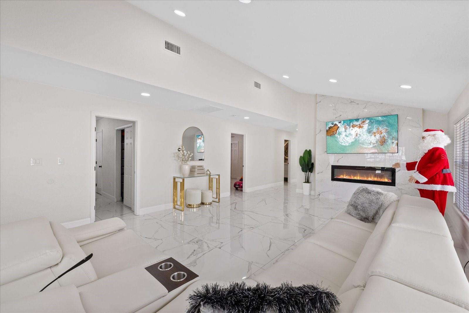 PINECREST VILLA - Residential